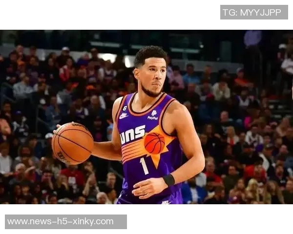 布克半场状态低迷仅得6分依赖队友发挥助力球队表现