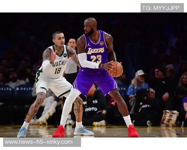 詹姆斯神之瞪激活艾顿三分群发威助力球队逆转胜利